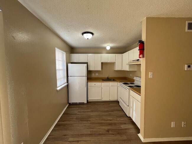 Foto del edificio - 300 Moursund Blvd