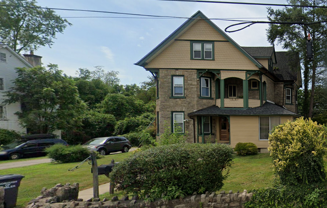 Front of building - 100 S Bethlehem Pike