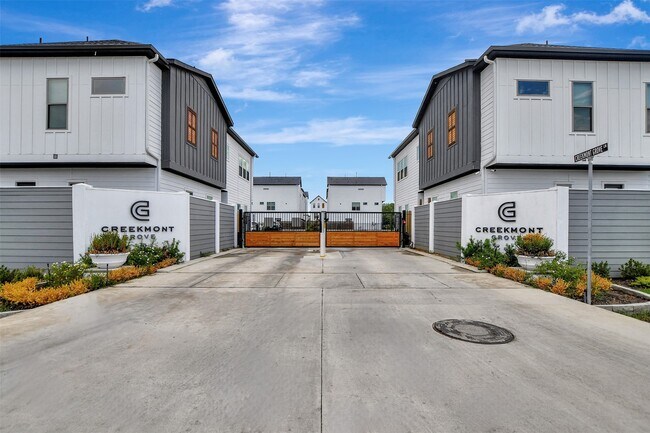 Foto del edificio - 3704 Creekmont Grn Ln