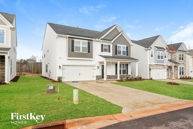 Building Photo - 561 Hillpark Ln