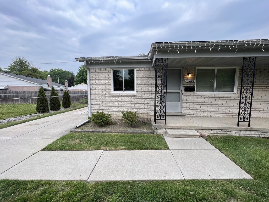Primary Photo - 30824 Greater Mack Ave