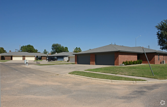 Building Photo - Wolfforth Duplexes