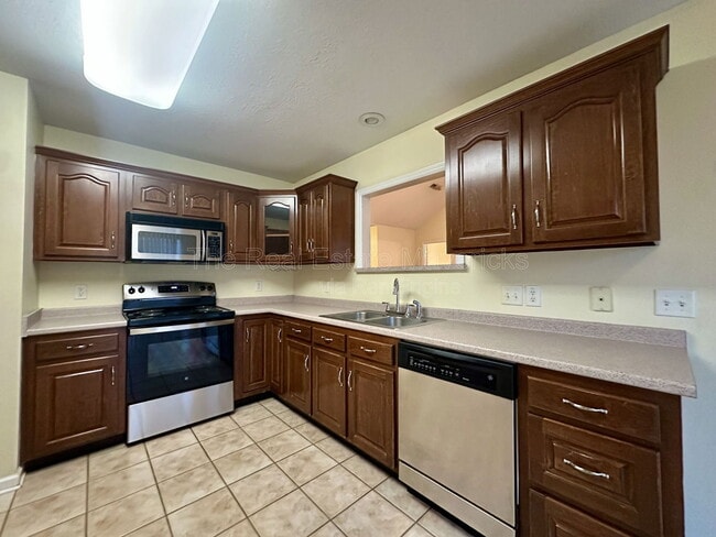 Foto del edificio - 1720 Hawk Run Ln