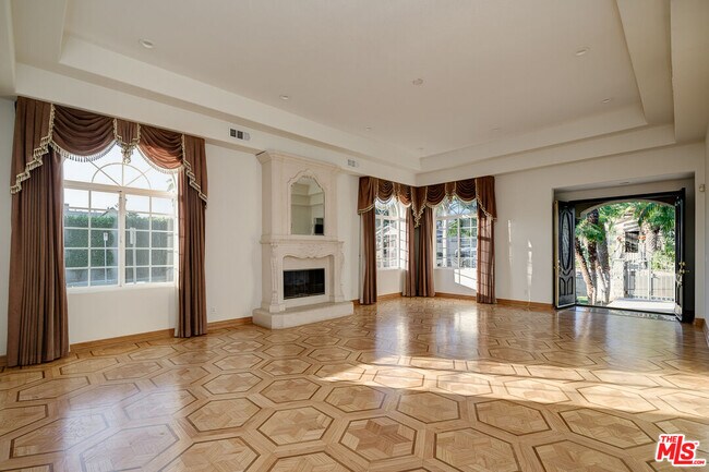 Foto del edificio - 4356 Kingswell Ave