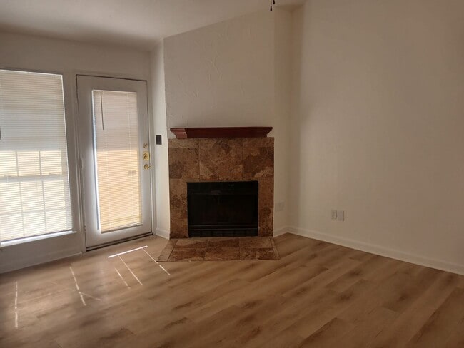 Foto del edificio - 1 Bed 1 Bath Condo in Dallas (All Electric)