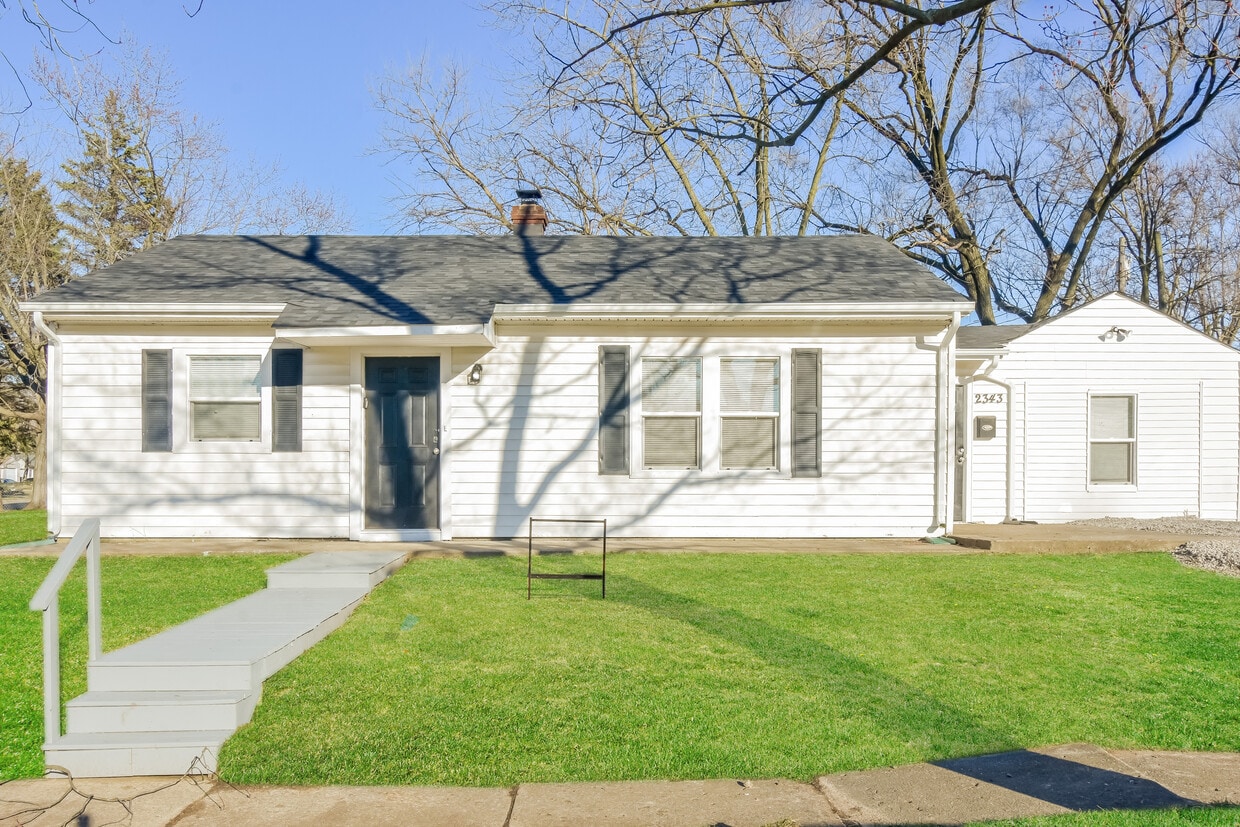 2343 Magnolia Pl, Indianapolis, IN 46219 House Rental in Indianapolis