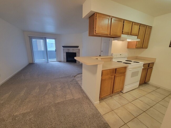 Building Photo - Fresh Boulder 1 Bedroom Condo for Rent with Pool, Tennis and Fitness Center in Hunter Creek