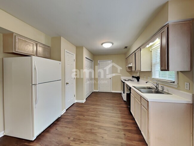 Foto del edificio - 3700 Whitley Ct