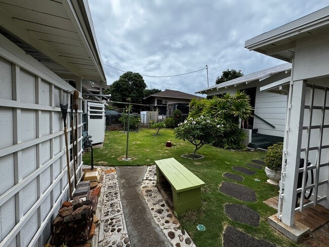 Building Photo - Charming 2/1/2 House on Hinano St. in the Kaimuki/Diamond Head area
