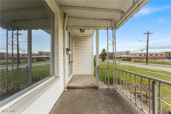 Foto del edificio - 22750 Tracy Ave