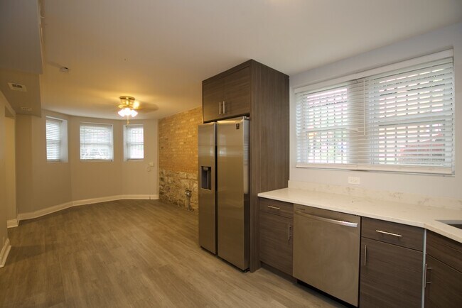 Foto del edificio - 2647 N Sacramento Ave