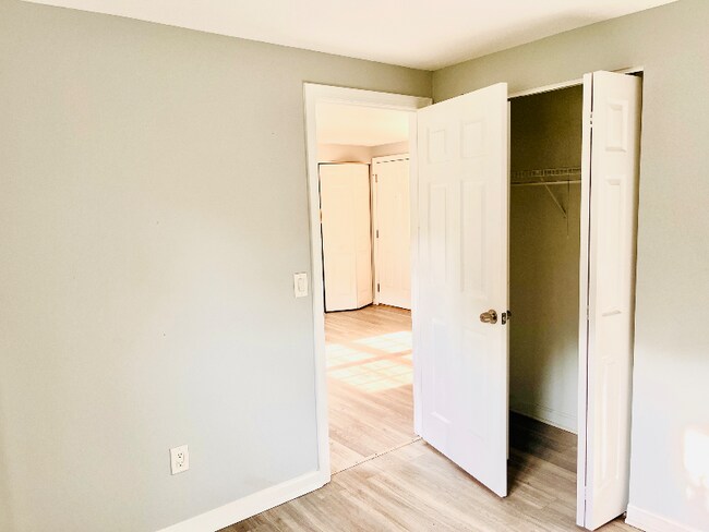 Foto del edificio - 15 Maple Crest Cir