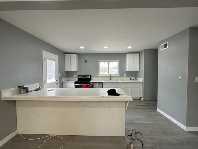 Kitchen - 11921 Waverly Dr
