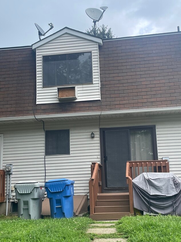 Foto del edificio - 220 Blakeslee St