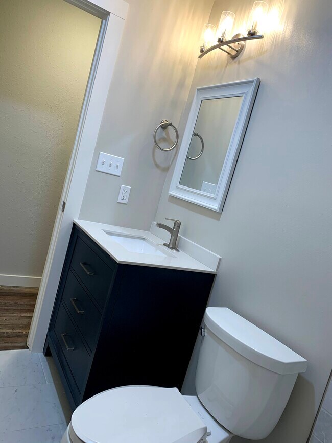 baño 1 - 10220 Rutland Vlg W