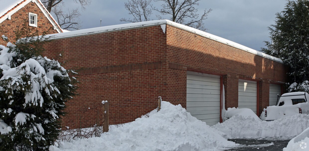 Building Photo - 395 Gramatan Ave