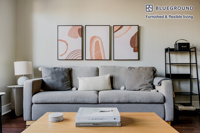 Building Photo - 3201 Esperanza Crossing