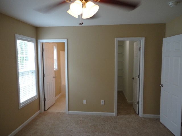 Foto del edificio - 5858 Bushberry Court