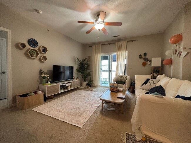 Building Photo - Spacious 2 Bed / 2 Bath Townhome at Fountain View | Morgantown, WV