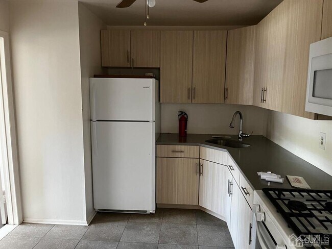 Foto del edificio - 302 College Dr