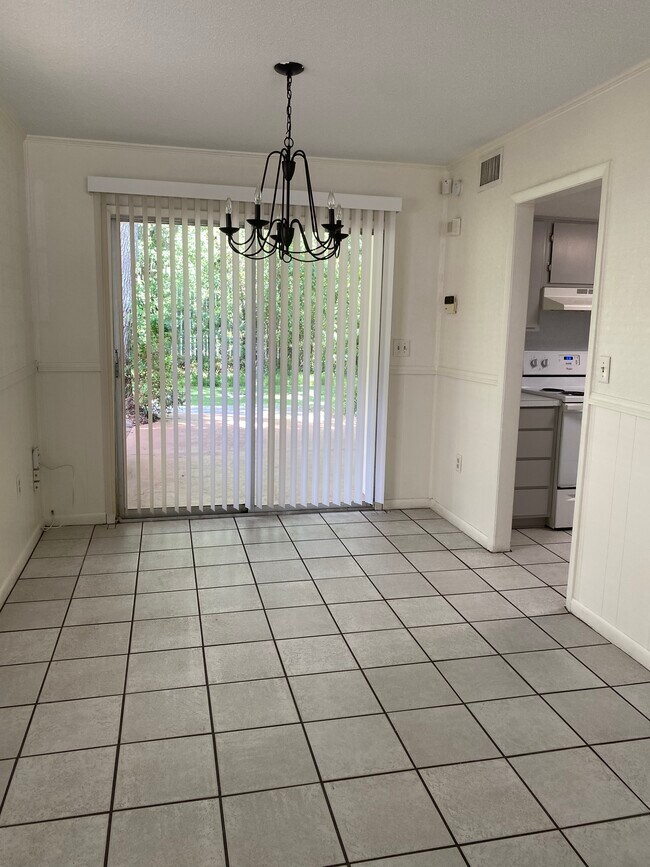 Foto del edificio - 1025 SW McFarlane Ave