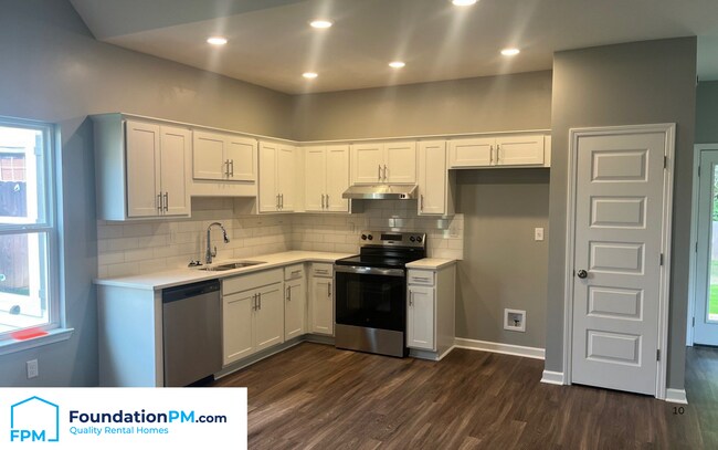 Foto del edificio - 9340 Charly Hill Ln