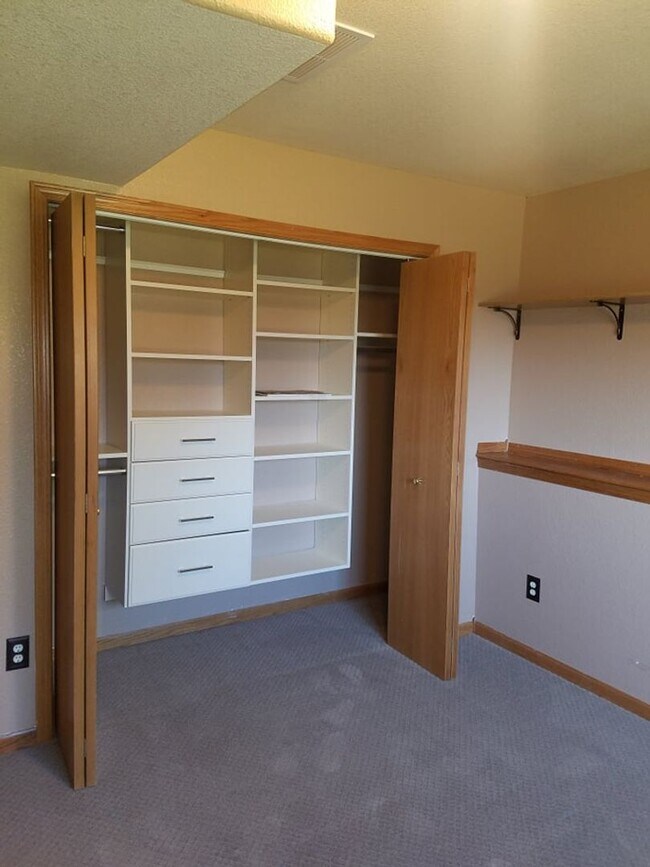 Foto del edificio - Beautiful split level home in north Rapid City.