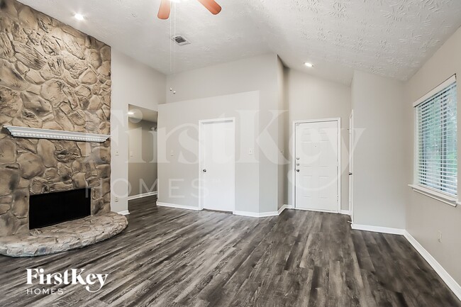 Foto del edificio - 4030 Meadowgold Ln