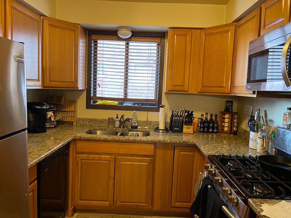 Foto principal - 15744 Lake Dr
