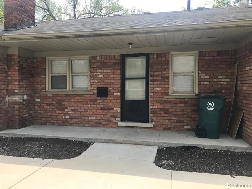Primary Photo - 411 La Plaza Ct