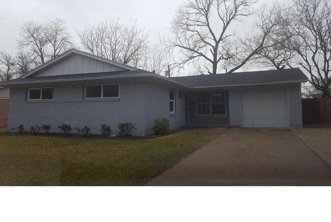 Building Photo - 13375 Glenside Dr