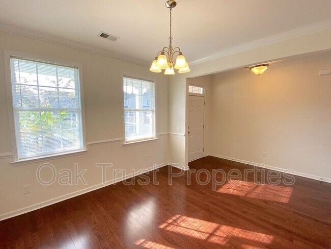 Building Photo - 8145 Ronda Dr