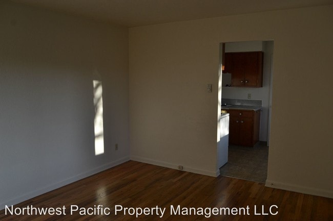 Building Photo - 318-322 McNary Ave NW