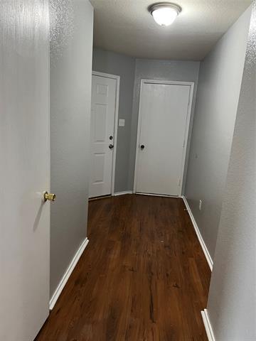 Foto del edificio - 6637 Meadow Way Ln