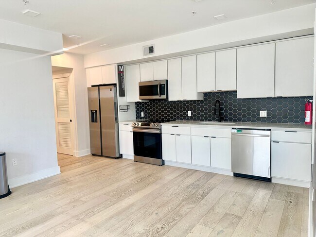 Foto del edificio - New Building! 2 Bed/ 2 Bath! Parking! Pets...
