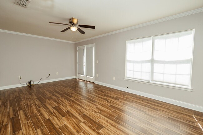 Building Photo - 526 Wingspan Way