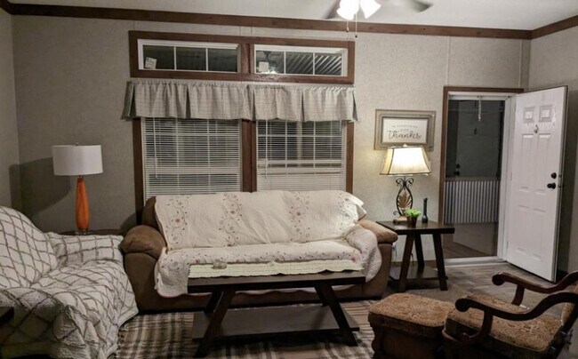 Building Photo - 1208 County Rd 315