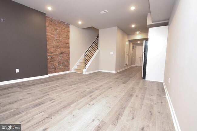 Building Photo - 2217 N 33rd St