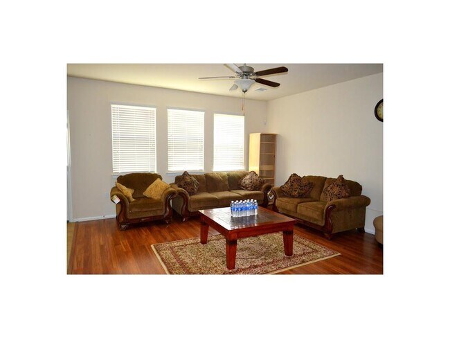 Foto del edificio - House For Lease In Austin