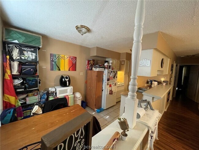 Foto del edificio - 1521 Hillside Dr