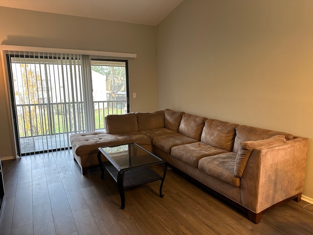 Foto del edificio - 4919 Puritan Cir