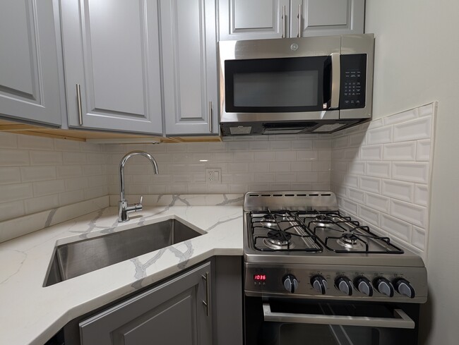 Foto del edificio - 503 W Belmont Ave