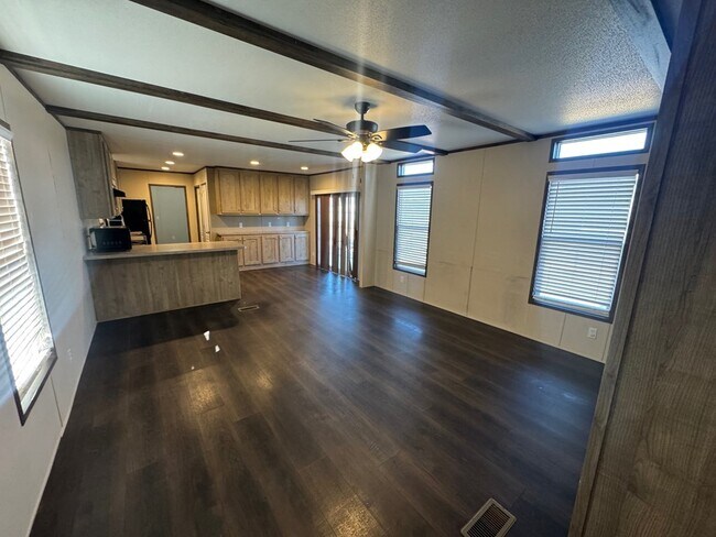 Foto del edificio - 7224 W 12th St