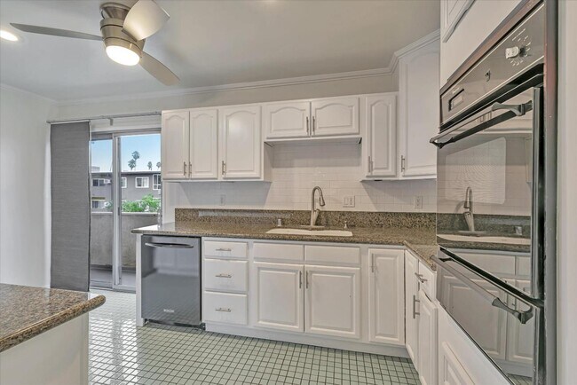 Foto del edificio - 358 S Gramercy Pl