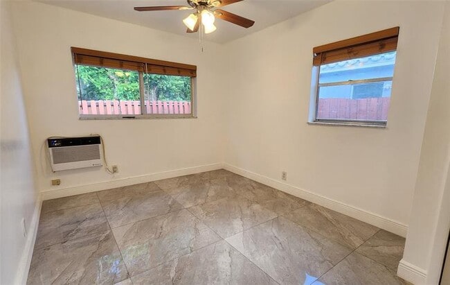 Foto del edificio - 1136 NE 13th Ave