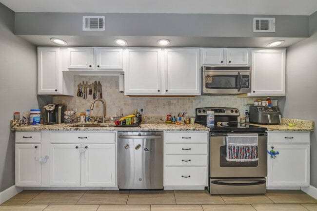Building Photo - 613 Caribbean Way