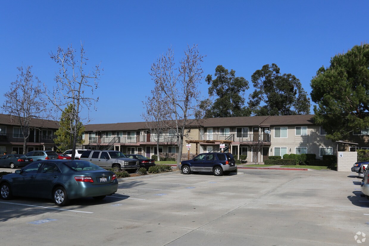 Building Photo - 1440 Oakdale Ave