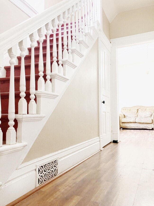 Building Photo - 651 Magnolia Ave E