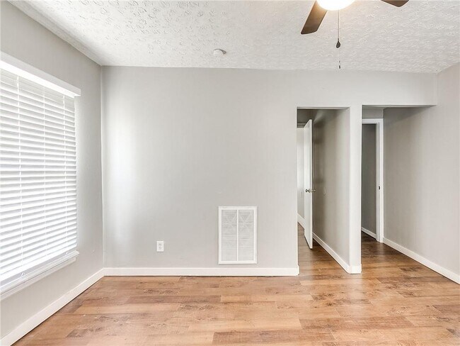 Foto del edificio - 1144 N McKinley Ave