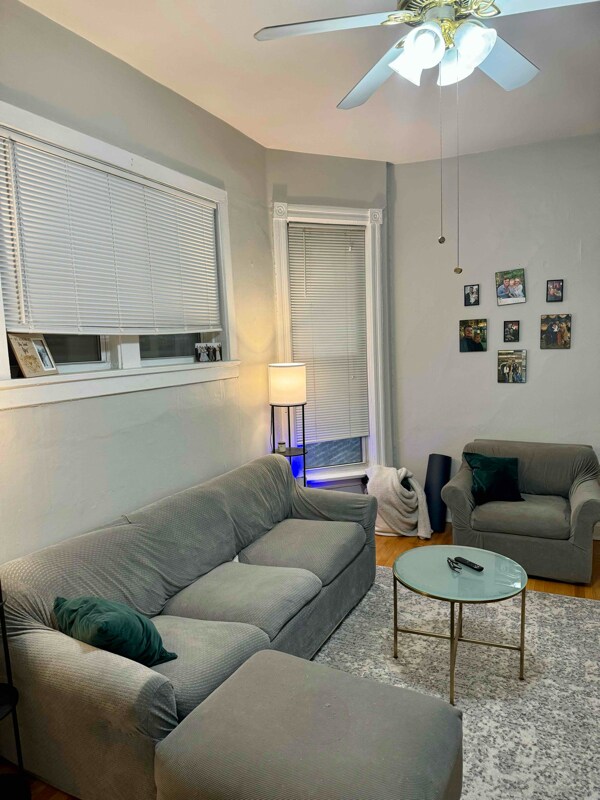 Foto del edificio - 2057 N Sheffield Ave